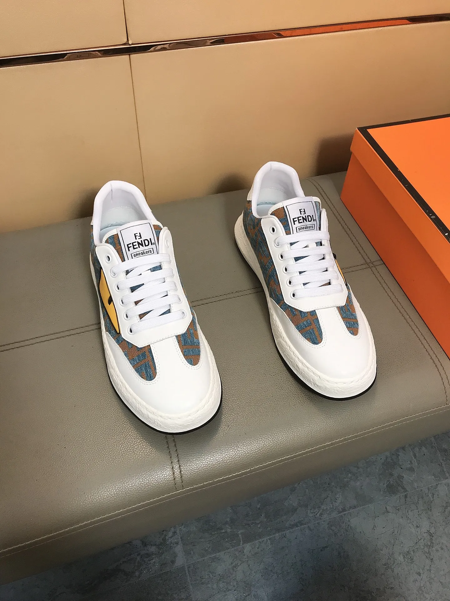 Men's Men's Shoes 230 🔆🔆👉Fendi [Fendi] Men's new low-top casual shoes are on the market🔥The shoe body is made of brand-specific printed fabric + cowhide, sheepskin foot pads, breathable and not covering the feet! Fashionable casual shoes 🙈Outsole is ultra-light, non-slip and wear-resistant👣 Standard size 38-44